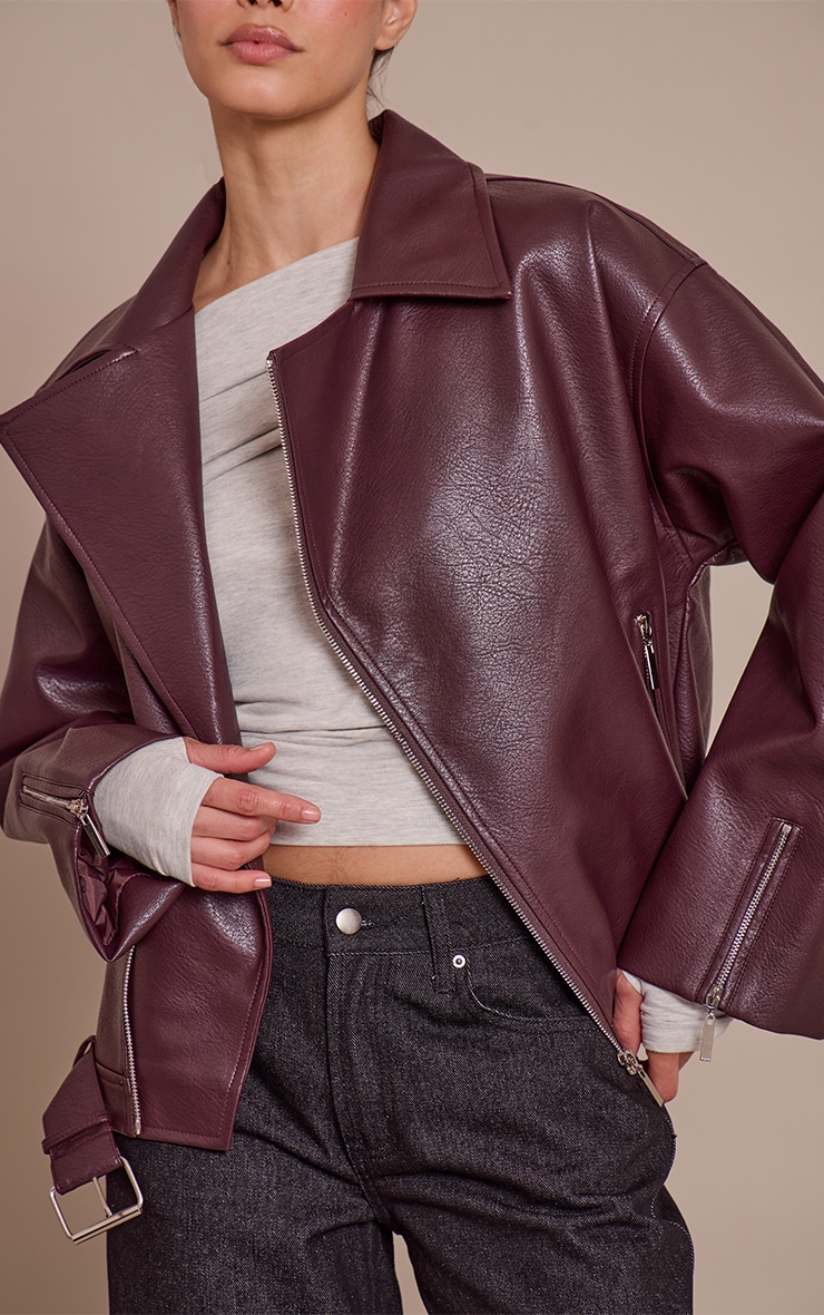 Veste motard oversize en PU bordeaux image 4