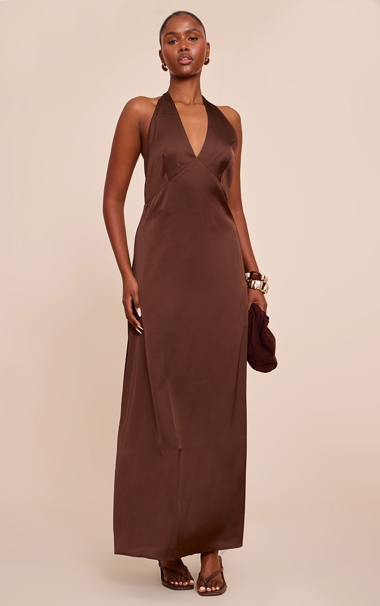 Robe longue satinée chocolat à col en V image 1