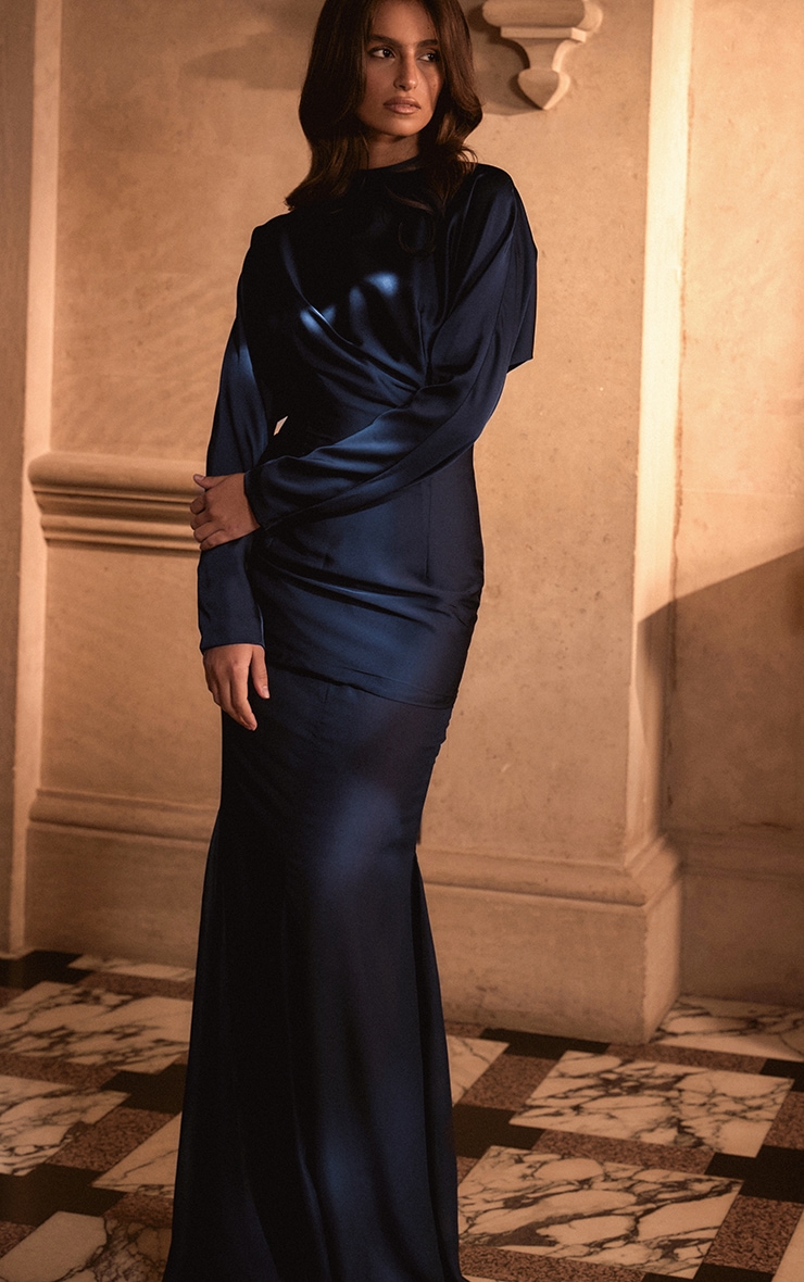 PLT Label Robe longue satinée bleu marine à col montant et jupe sirène en mousseline de soie image 2