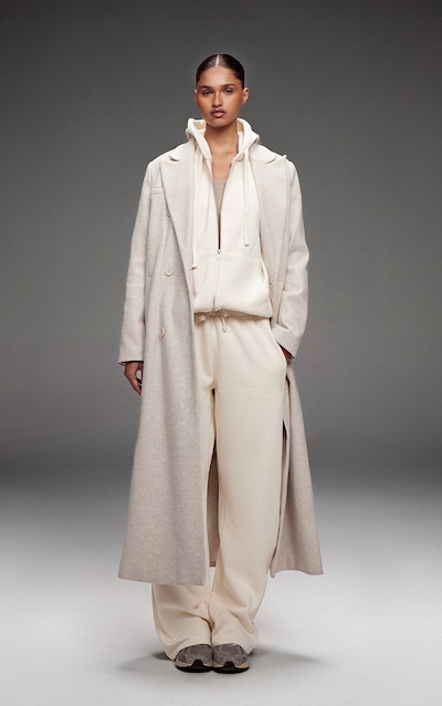 PRETTYLITTLETHING Jogging large oversize deluxe crème à logo brodé