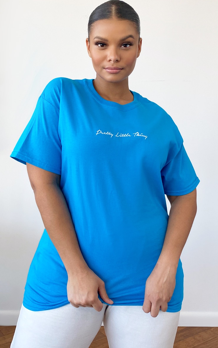 PRETTYLITTLETHING Plus - T-shirt bleu à slogan