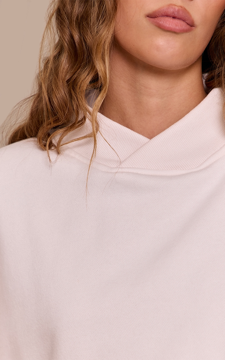 Sweat en coton polaire crème à col croisé devant image 4