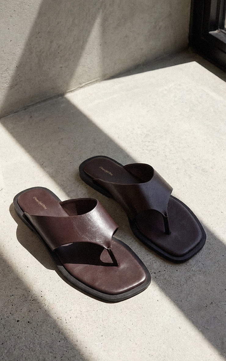 Chocolate High Vamp Toe Thong Flat Sandal