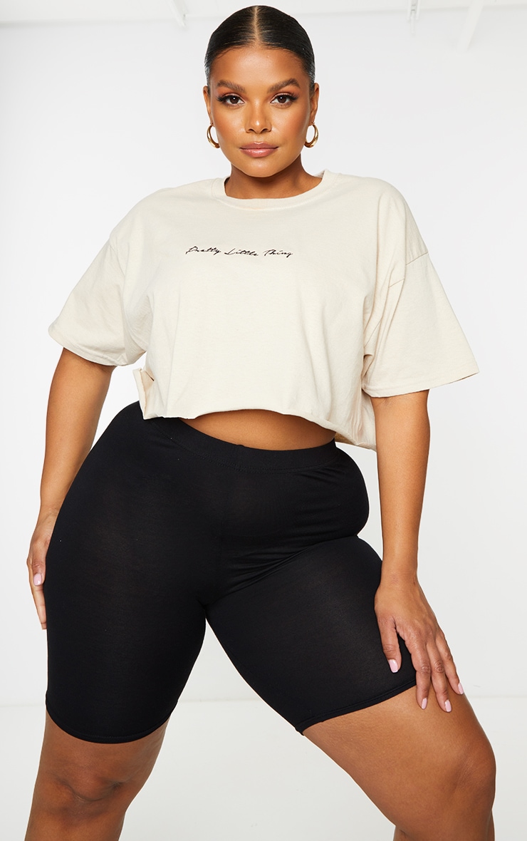 PRETTYLITTLETHING Plus - T-shirt crop gris pierre à slogan