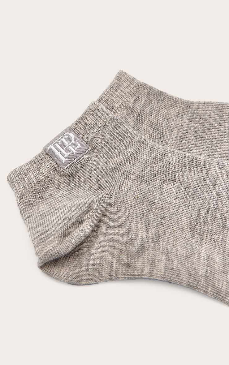 PRETTYLITTLETHING Chaussettes courtes grises à étiquette logo image 3