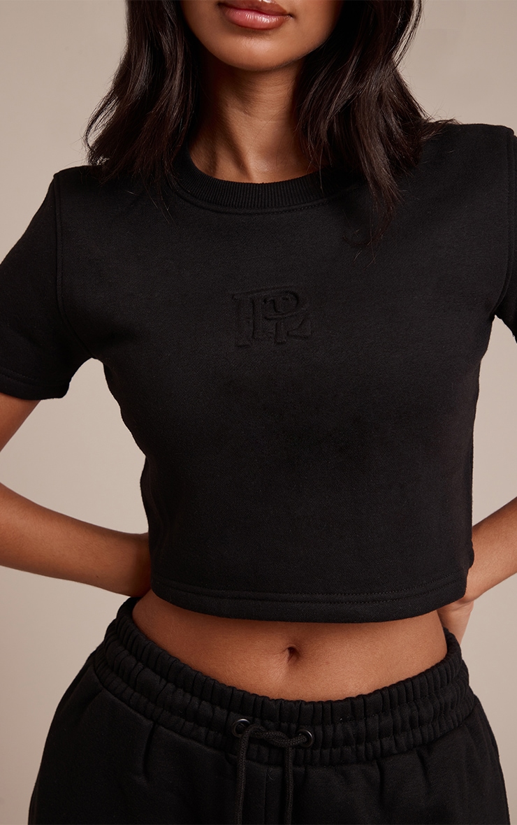 Petite Top ajusté en sweat noir à logo PrettyLittleThing image 4