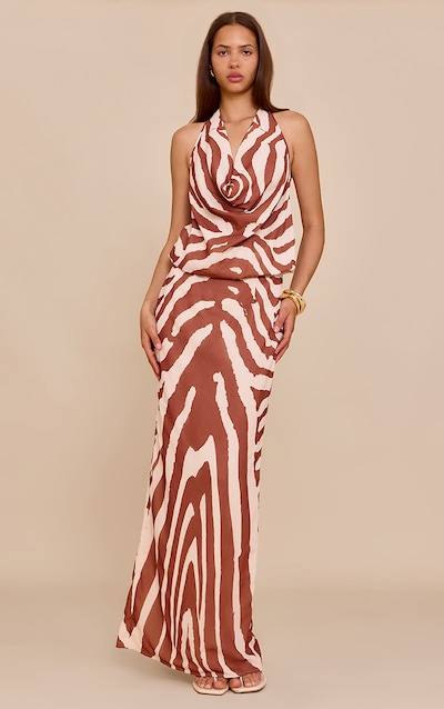 Robe longue en mousseline de soie marron clair imprimé zèbre abstrait à col bénitier