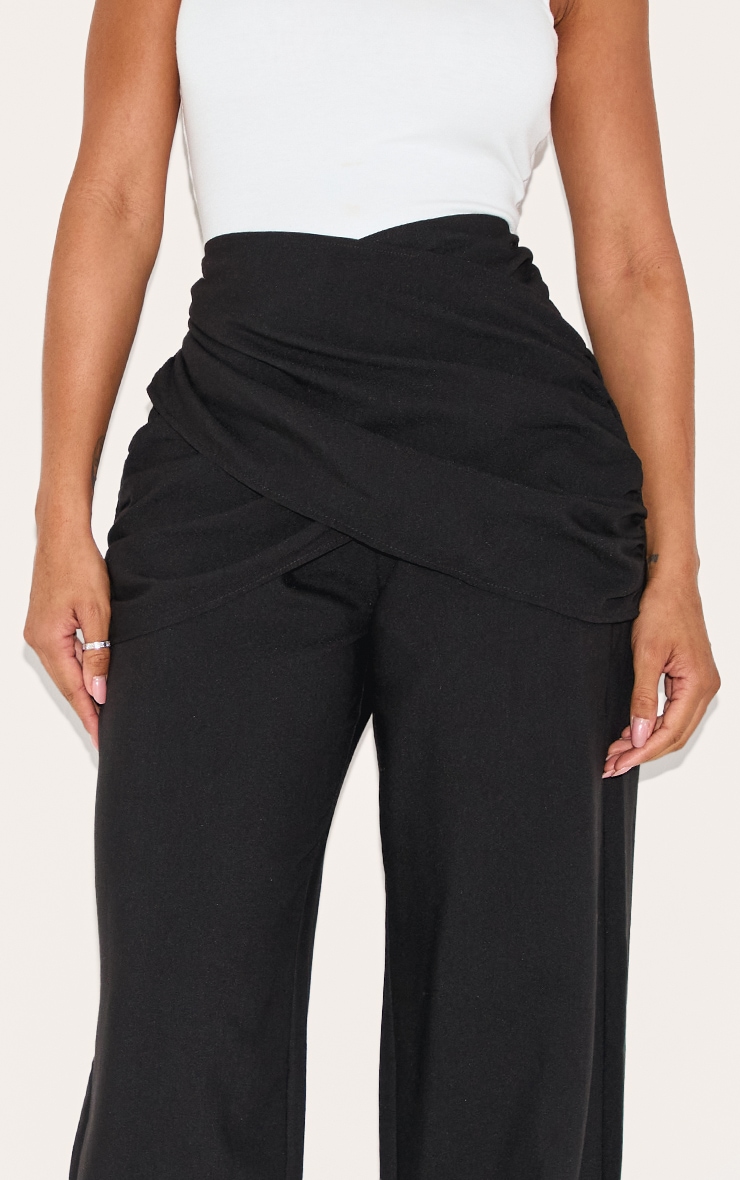 Shape Pantalon de tailleur large noir à taille haute et détails superposés en V image 4