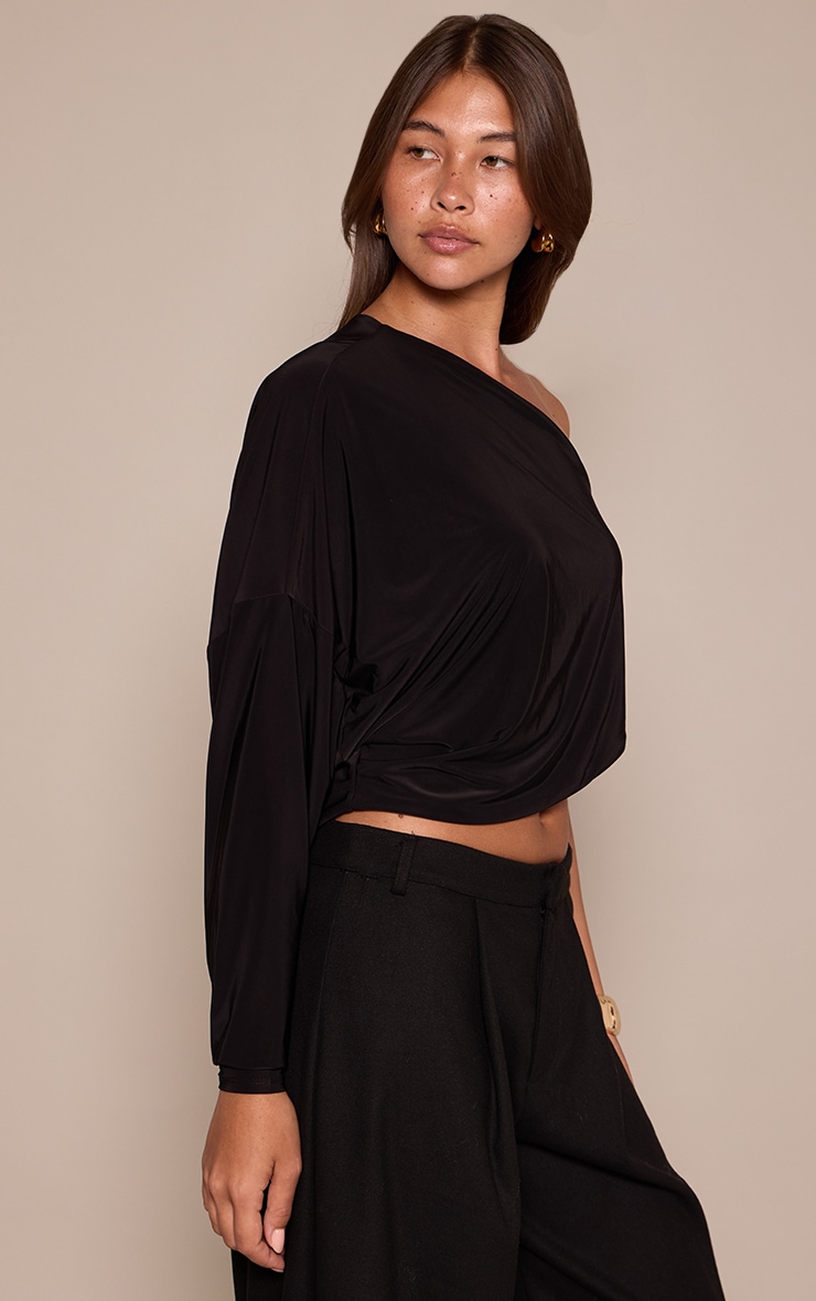 Top ample moulant noir à épaule unique image 4