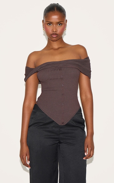 Top en maille tricot côtelée chocolat à col bardot et boutons