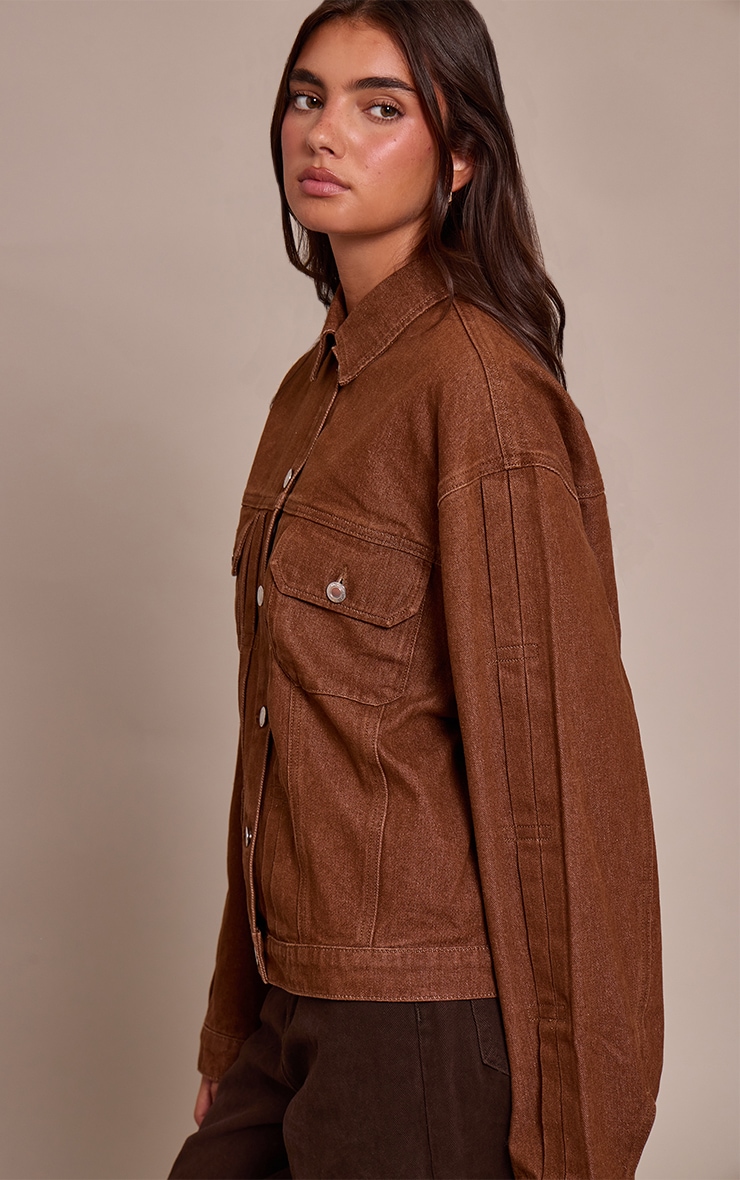 Veste en jean marron clair à épaules carrées image 4