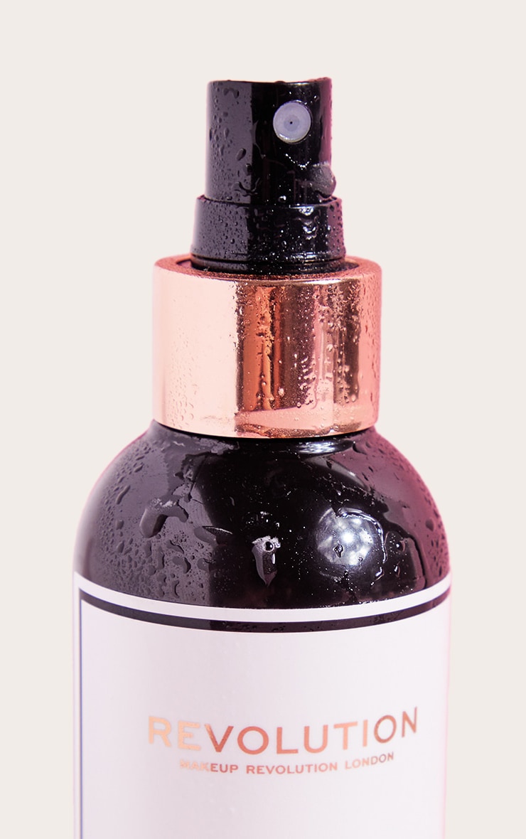 Revolution The Big Matte Fix Setting Spray image 3