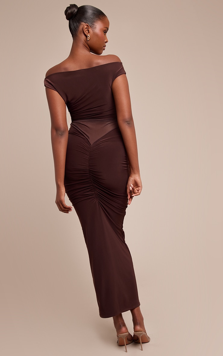 Robe longue en mesh chocolat à épaule unique et partie superposée image 2
