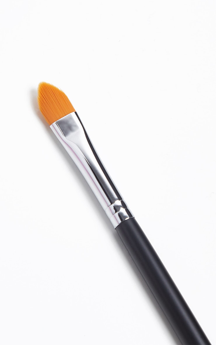 Morphe M705 Pointed Concealer Brush Beauty PrettyLittleThing