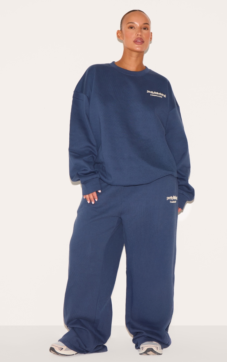 PRETTYLITTLETHING Plus Jogging droit bleu marine imprimé image 1