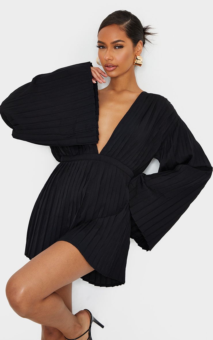 Combishort plissé satiné noir décolleté