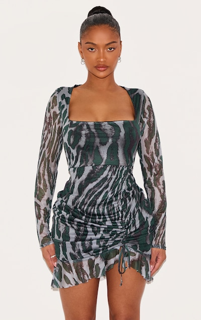 Shape Robe moulante imprimé abstrait vert en mesh manches longues froncée sur le côté à ourlet volanté