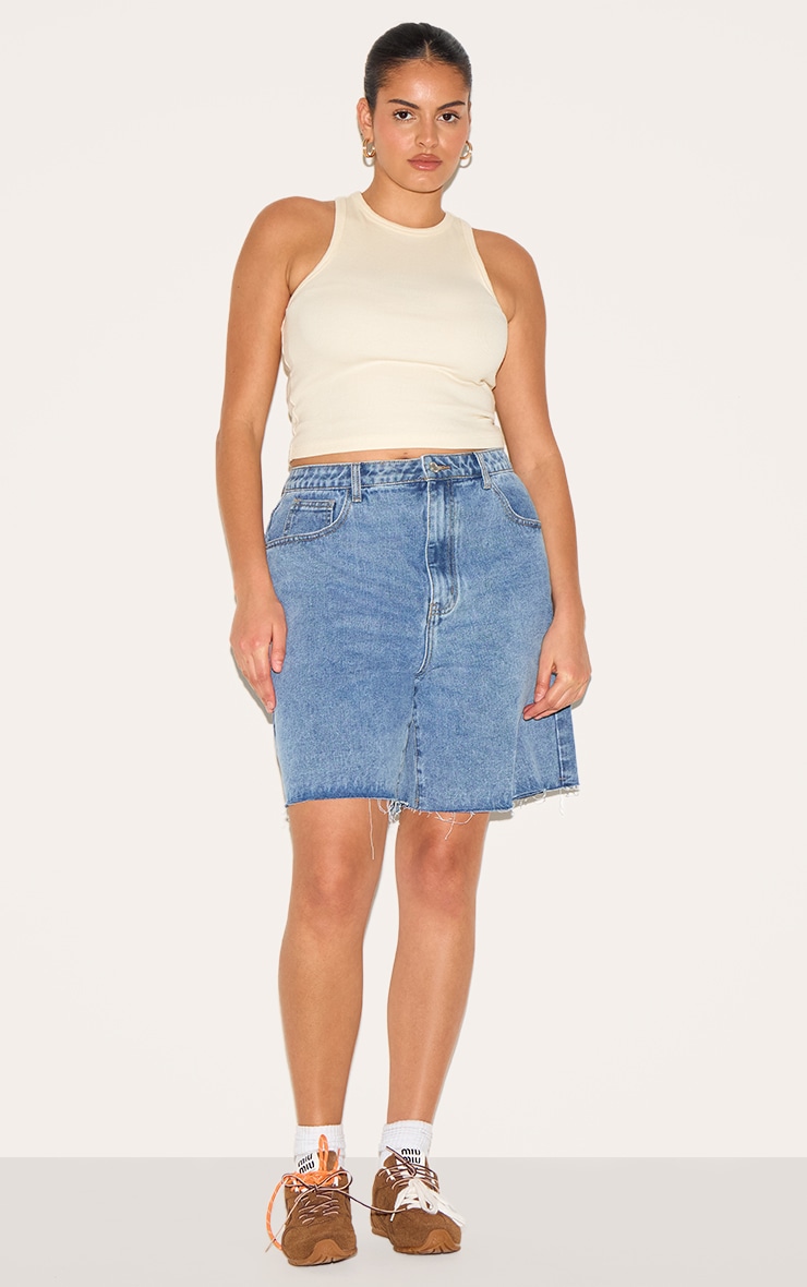 Plus Mid Blue Wash Boyfriend Denim Short image 4