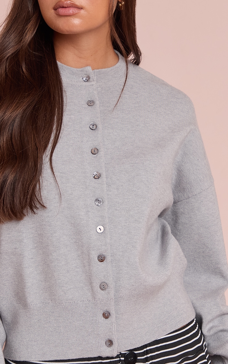 Cardigan en maille tricot compacte douce grise image 4