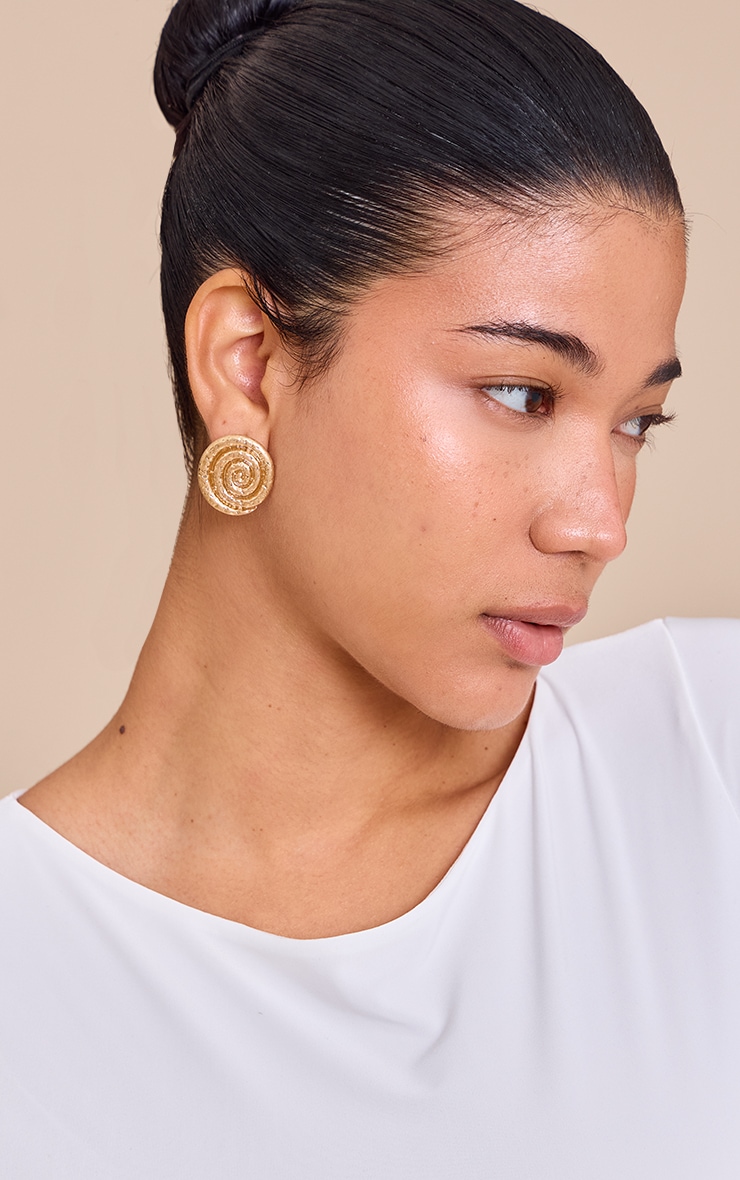 Boucles d'oreilles épaisses martelées dorées à tourbillons image 1