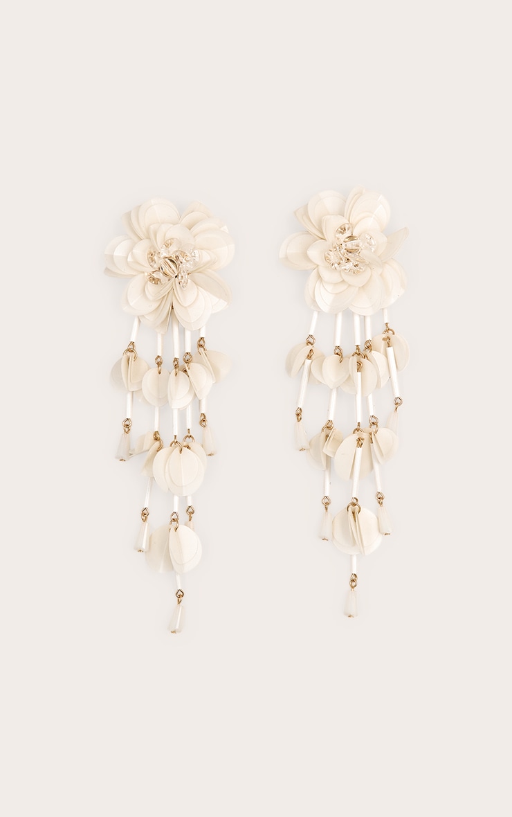 Boucles d'oreilles XXL drapées crème en fleurs image 2