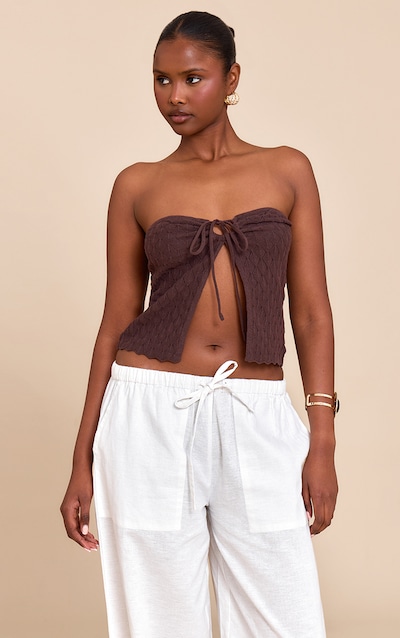 Top bustier en maille style crochet texturée chocolat à ourlet ouvert