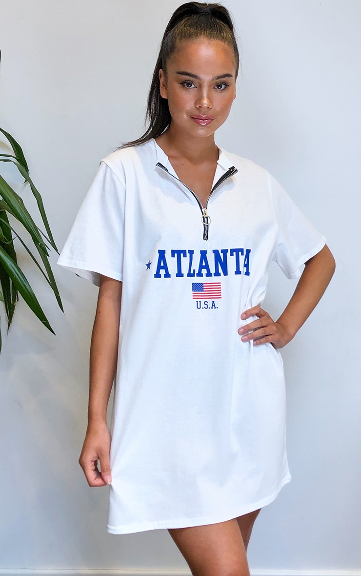 Robe oversize blanche à slogan Atlanta et détail zip