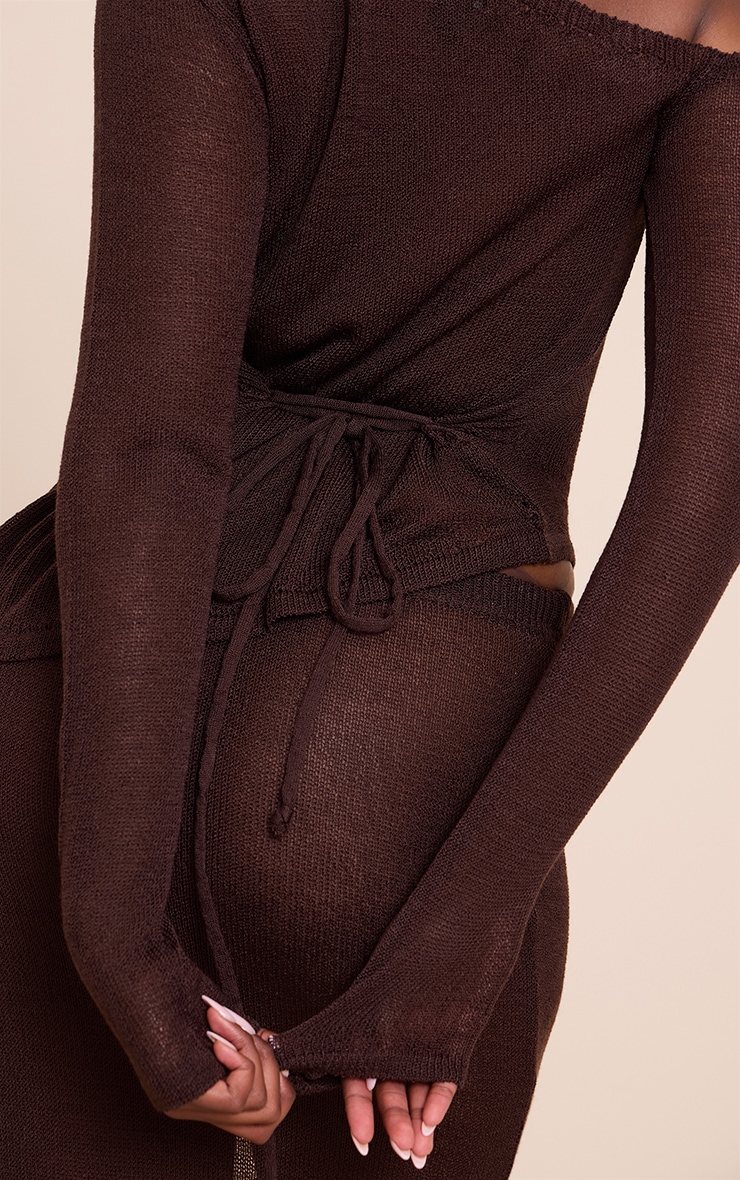 Top asymétrique en maille filigrane chocolat à ceinture image 4
