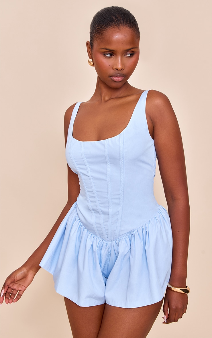 Combishort fluide tissé bleu ciel à détail corset image 1