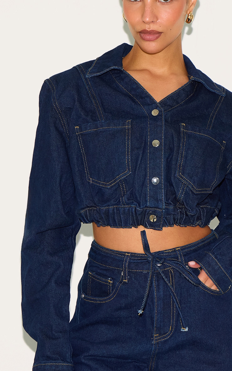 Veste courte en denim indigo foncé, coupe petite image 4