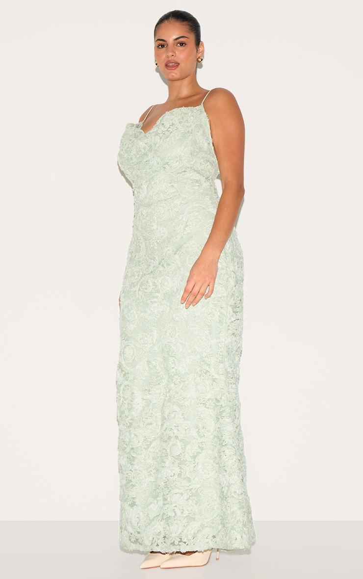 Plus Robe longue texturée vert sauge à bretelles fines et col bénitier image 3