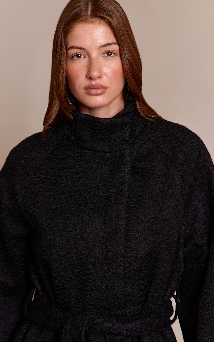 Manteau long en effet laine noir à col montant et taille nouée image 4
