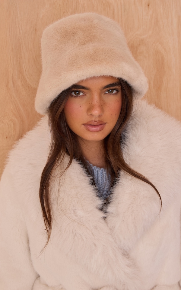 Bob en fausse fourrure beige