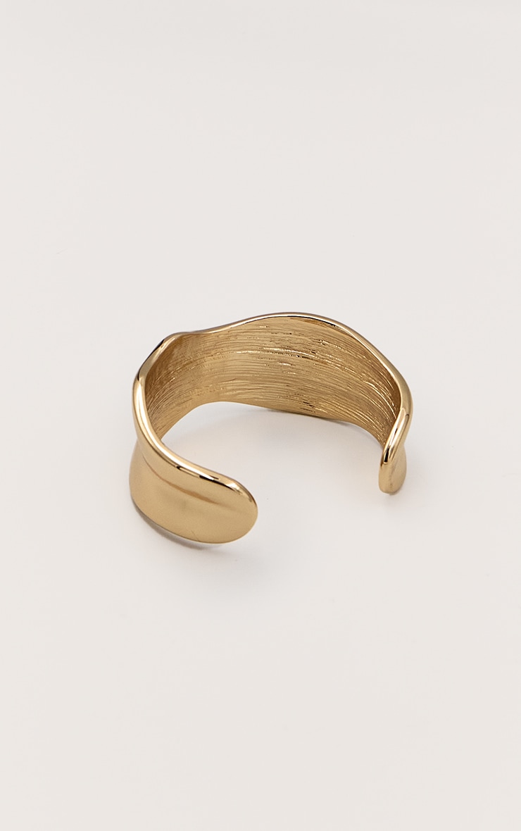 Bracelet manchette doré à brodures martelées image 3