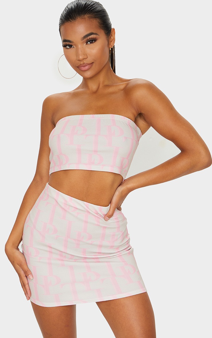 PRETTYLITTLETHING - Mini-jupe rose clair à imprimé