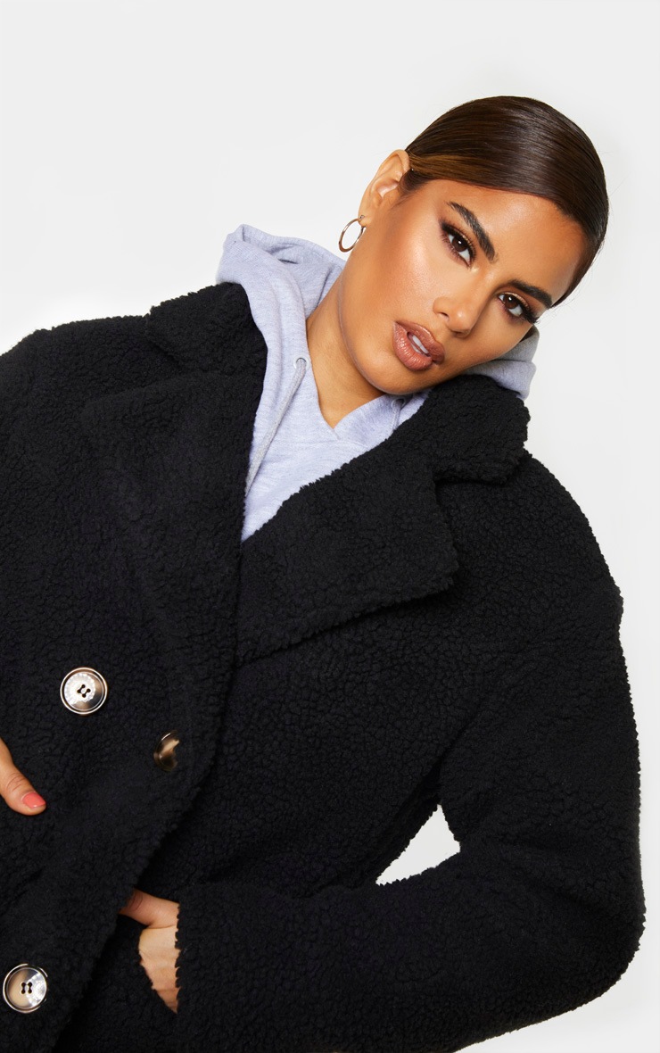 Tall Manteau mi long peau de mouton noir Manteau noir imitation peau mouton | PrettyLittleThing FR