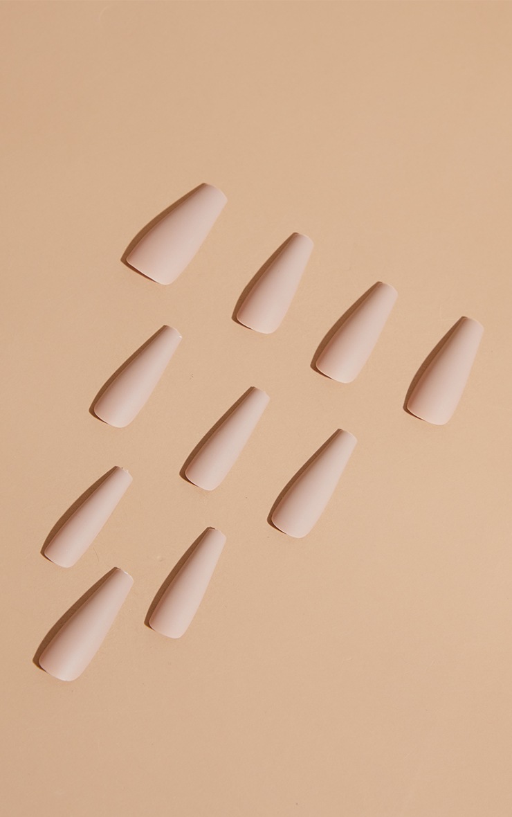 PRETTYLITTLETHING Faux-ongles nude mats image 3