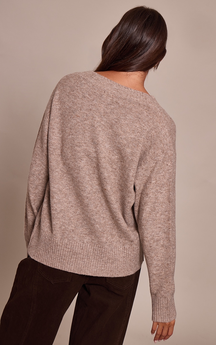 Pull en maille tricot taupe à col en V image 2