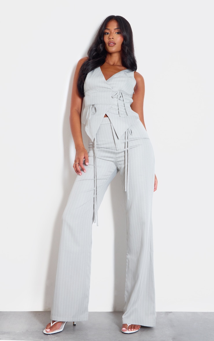 Tall Pantalon droit gris à fines rayures et détail noeuds sur le devant image 1