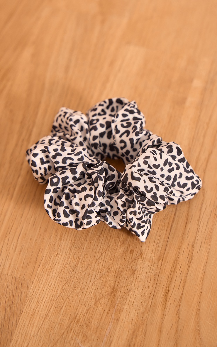 Cream Leopard Scrunchie image 3