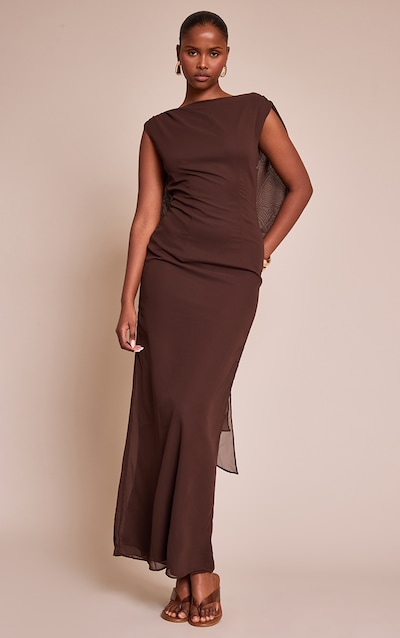 Robe longue col bateau chocolat à dos bénitier et empiècement