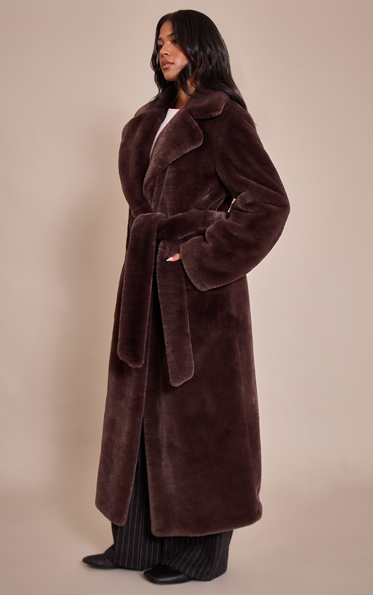 Tall Manteau long en fausse fourrure chocolat à taille nouée image 3