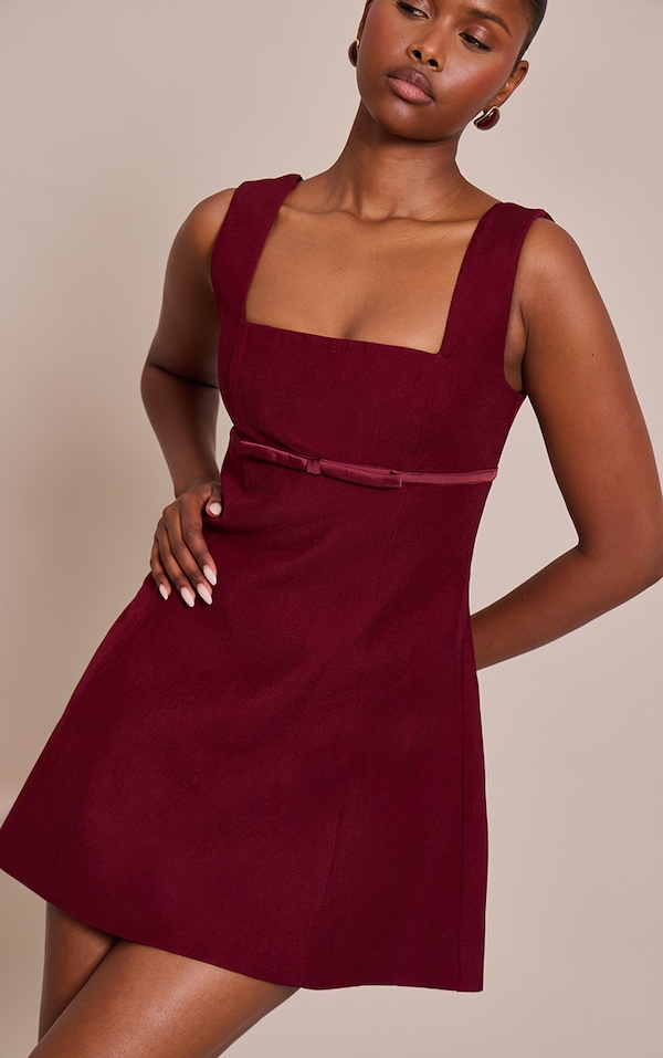 Robe droite tissée deluxe bordeaux à détail ceinture