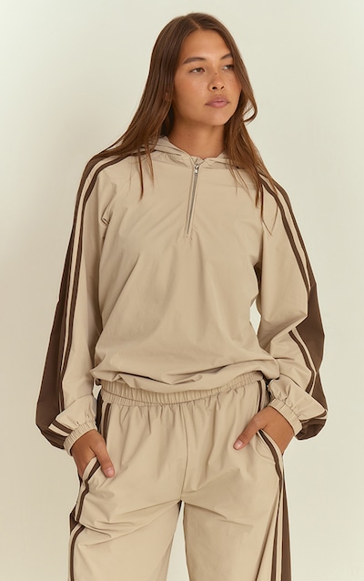 Veste de course en nylon gris pierre à capuche et rayures contrastantes