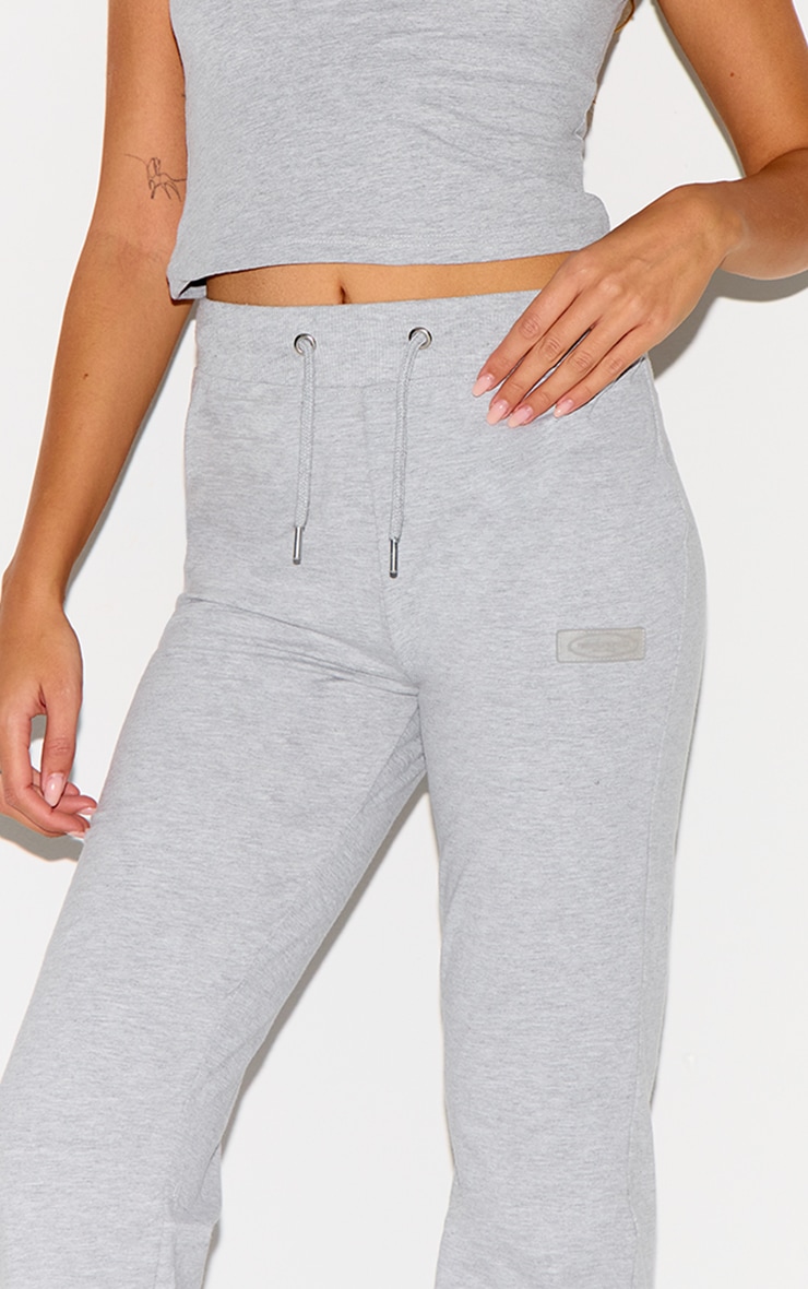 PRETTYLITTLETHING Pantalon droit gris chiné à taille basse et détail badge image 4