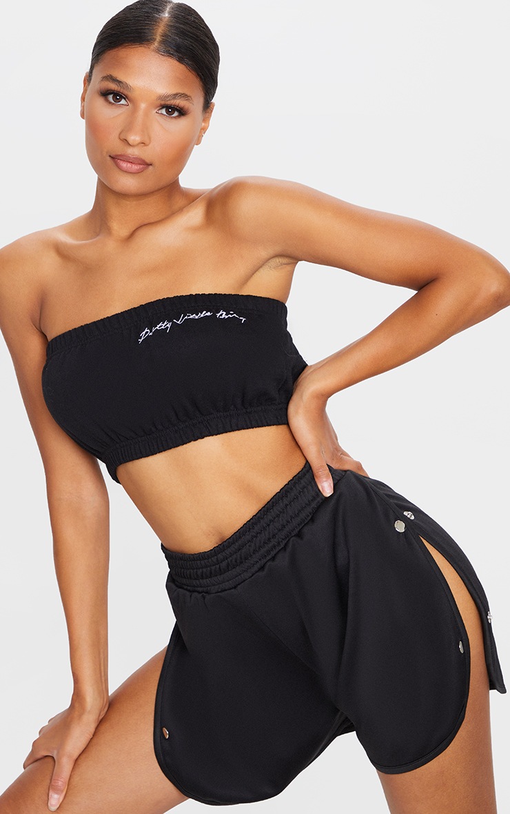 Black Popper Detail Runner Short