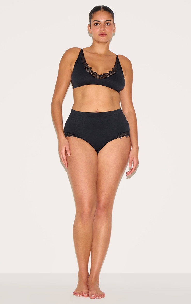 Bralette noire ornée de dentelle image 3