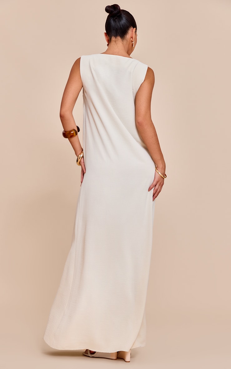 Robe longue texturée crème sans manches à col bateau image 2