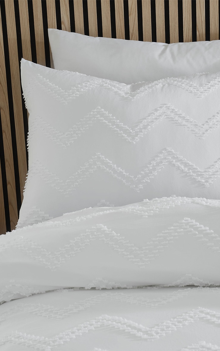 Catherine Lansfield Chevron Clipped Jacquard Double Duvet Set White image 4