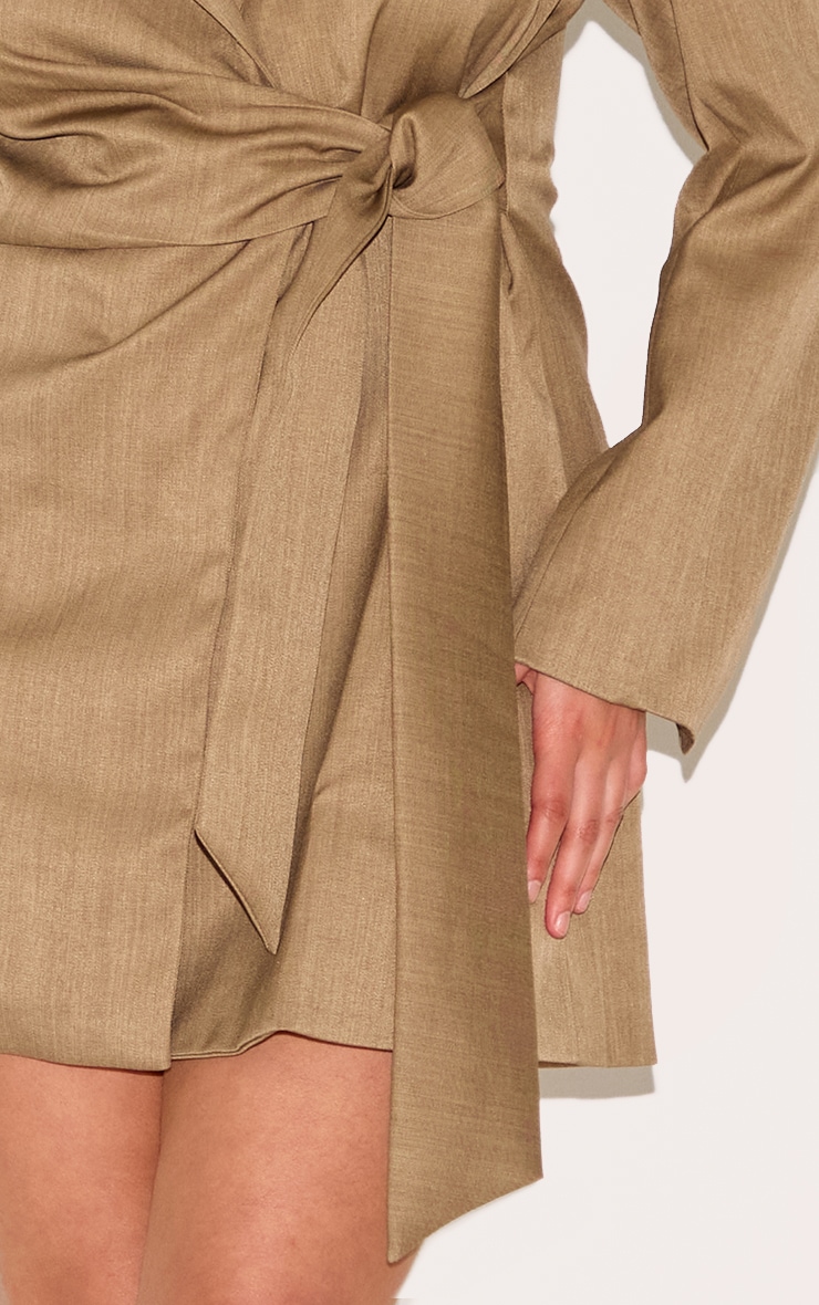 Plus Mini robe blazer tissée taupe nouée sur le côté image 4